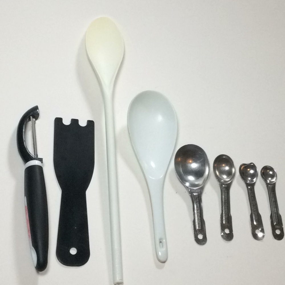 Miscellaneous Kitchen Essentials - Picture 7 of 7